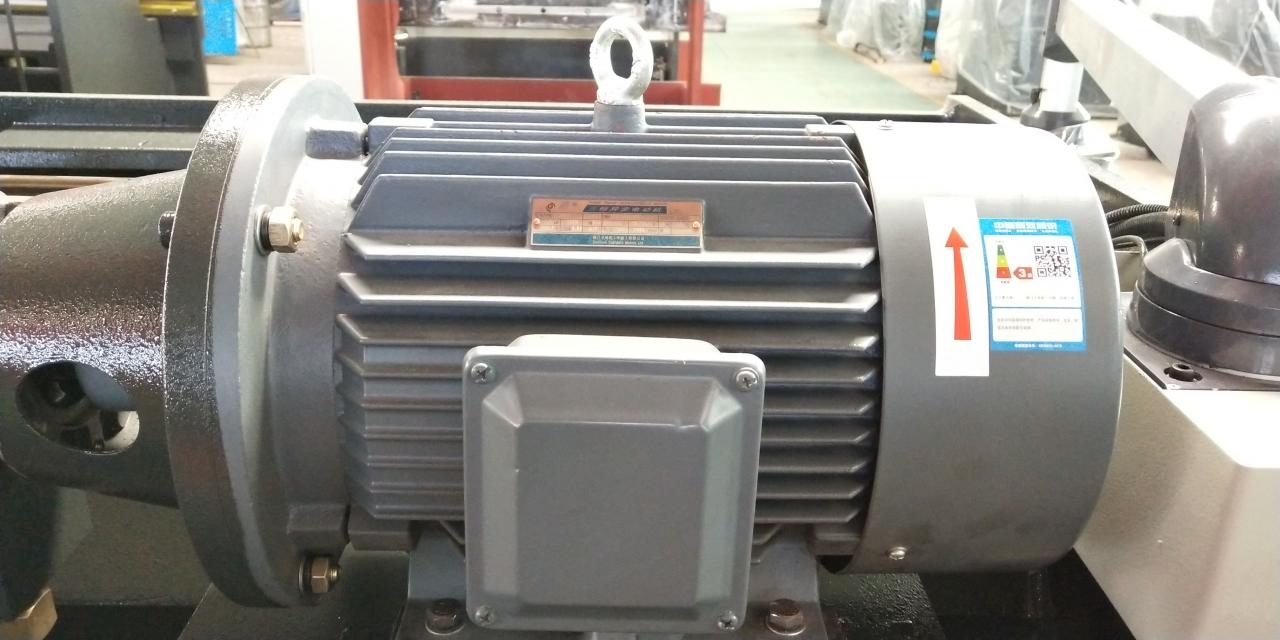 6 mm * 3200 hidraulinės plieno plokščių pjovimo mašinos Plieno plokščių kirpimo mašinos