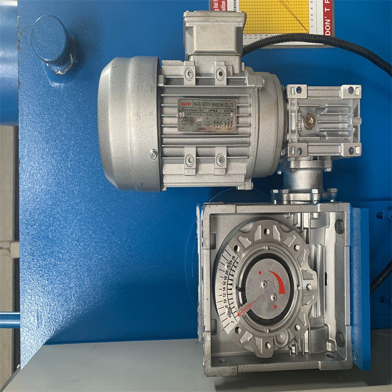 6mmx3200mm didelio našumo automatinė CNC hidraulinė lakštinio metalo plieno plokščių kirpimo mašina