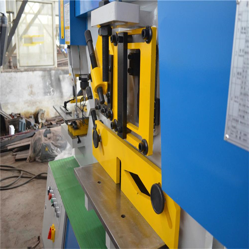 Aukštos kokybės plokščių lenkimo CNC hidraulinė geležies apdirbimo mašina, perforavimo presavimo mašina
