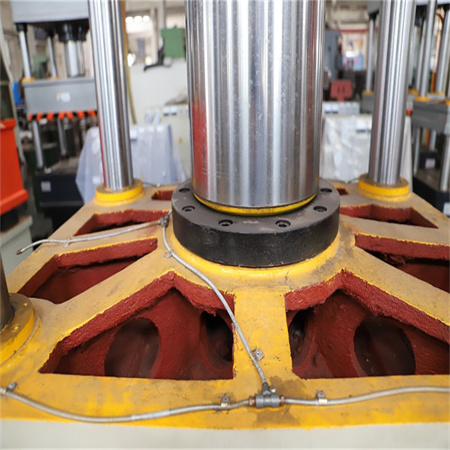 Gamykloje pagaminta 315 tonų karutinė hidraulinė servopresavimo mašina
