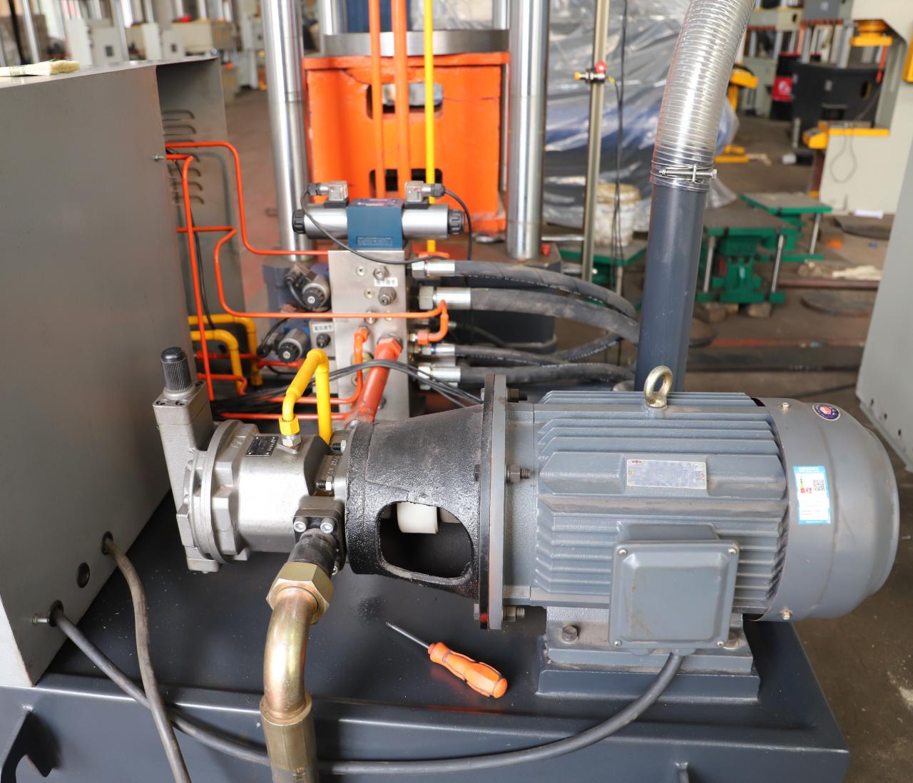 Hidroformavimo 100 tonų štampavimo staklės su karštomis plokštelėmis hidraulinės presavimo mašinos