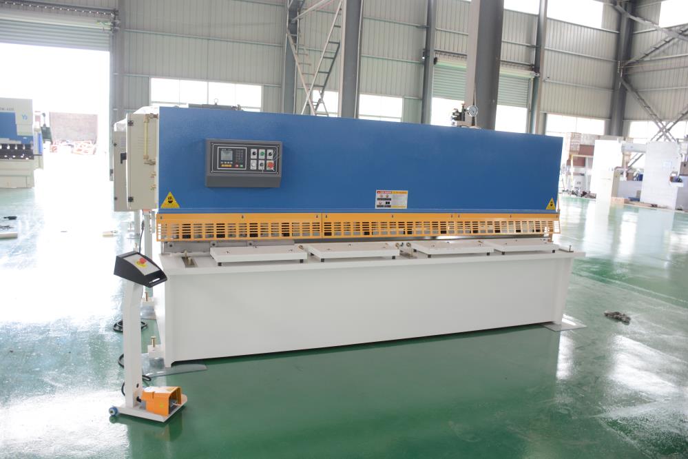 Hidraulinė švytuoklinė kirpimo mašina CNC automatinė giljotinos kirpimo mašina